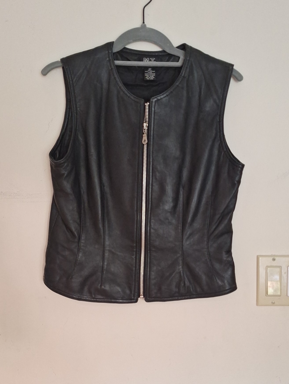MT Black Leather Sleeveless Zip Vest 6p